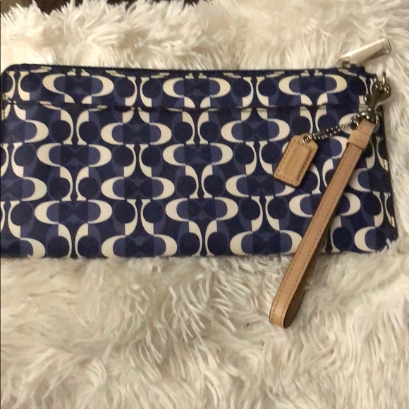 Coach wristlet - Picture 2 of 3